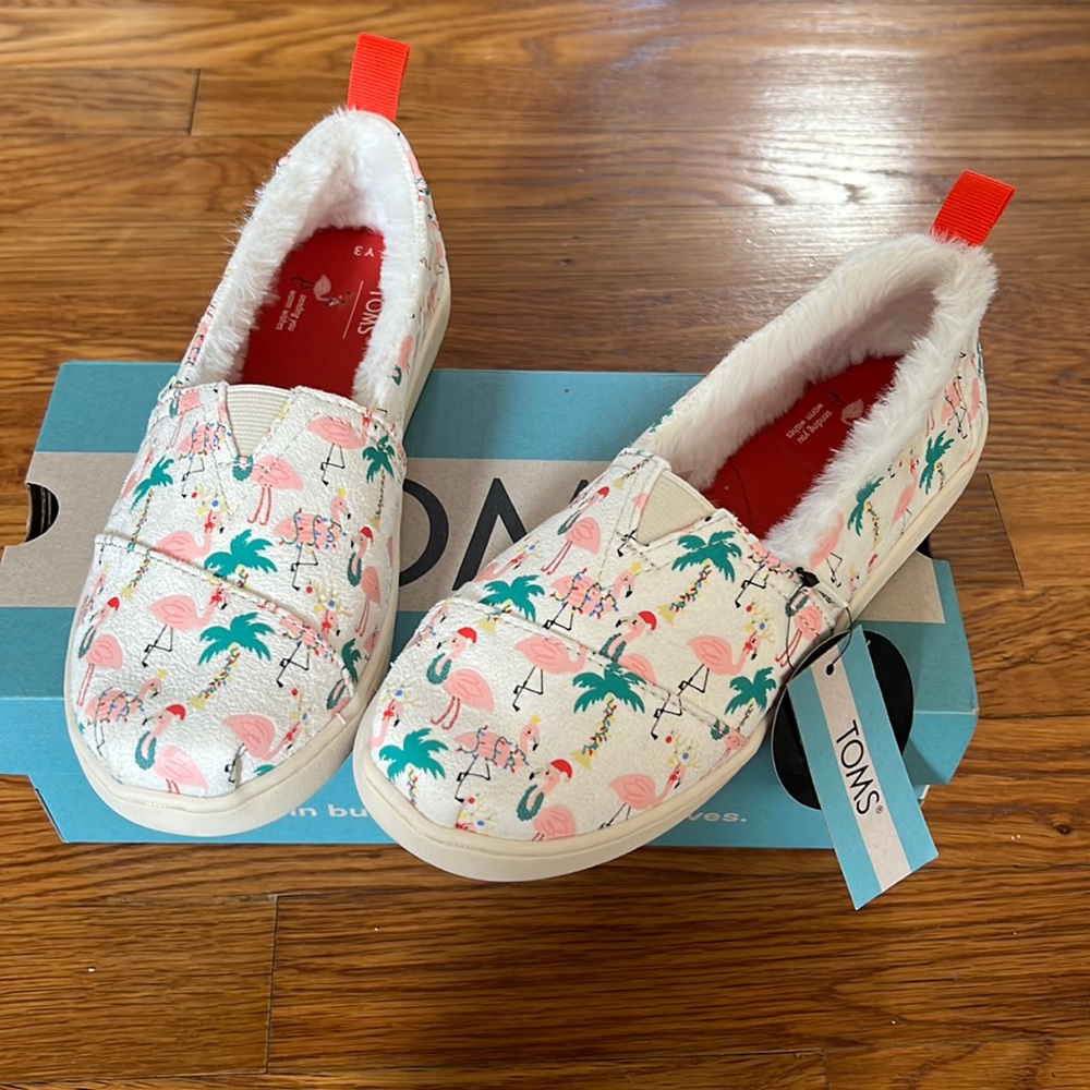 NWT- Tom’s Glow in the Dark Holiday Flamingo Shoes Size 3.
